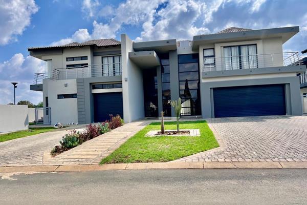 Luxury 3-Bedroom Labone